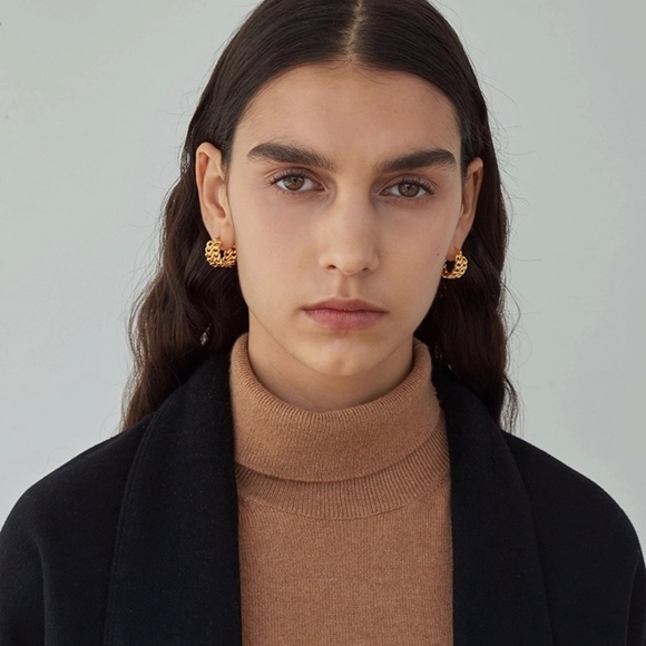 Twisted Hoop Minimalist Woven Chic Gold Earrings - Picture 6 of 9